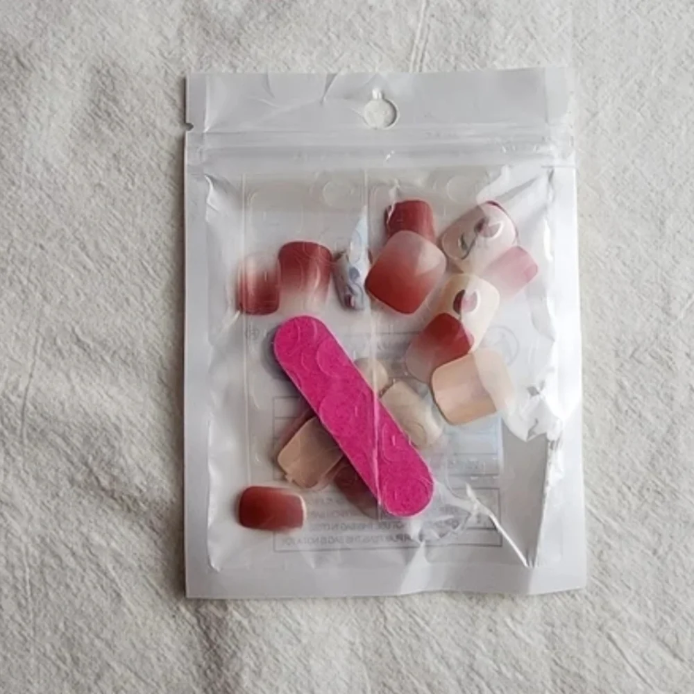 24 Pieces Fake Press On Nails